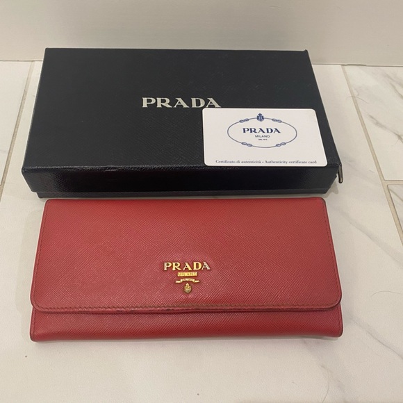 Prada full size Wallet - Picture 1 of 13